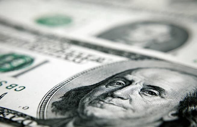 купюра 100 долларов